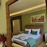 Park 1 فندق تيرانا