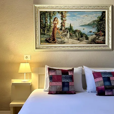 Park 1 * Тирана