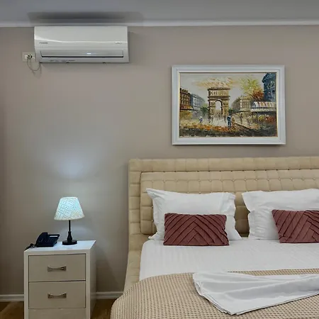 Park 1 * Тирана