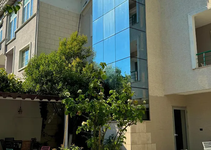 Park 1 Hotel *