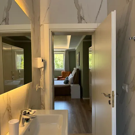 Park 1 Hotel *