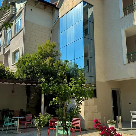 Park 1 Hotel *