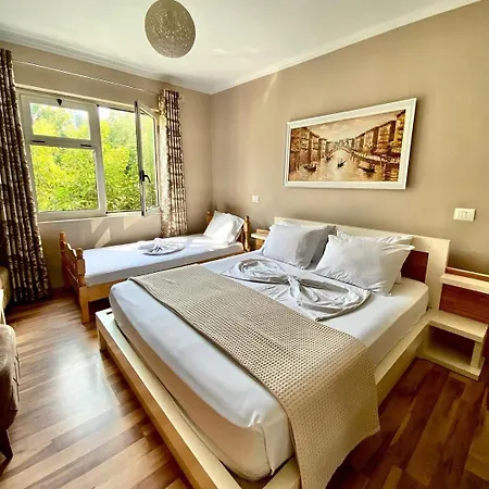 Park 1 Hotel *